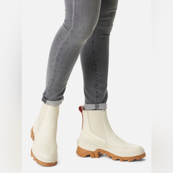 Sorel Shoes - Sorel Brex Chelsea Boot. Size 9. Cream.